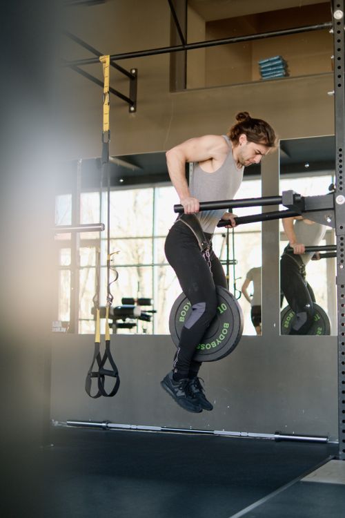 Athlete training at gym — jock itch causes, symptoms, and antifungal treatment